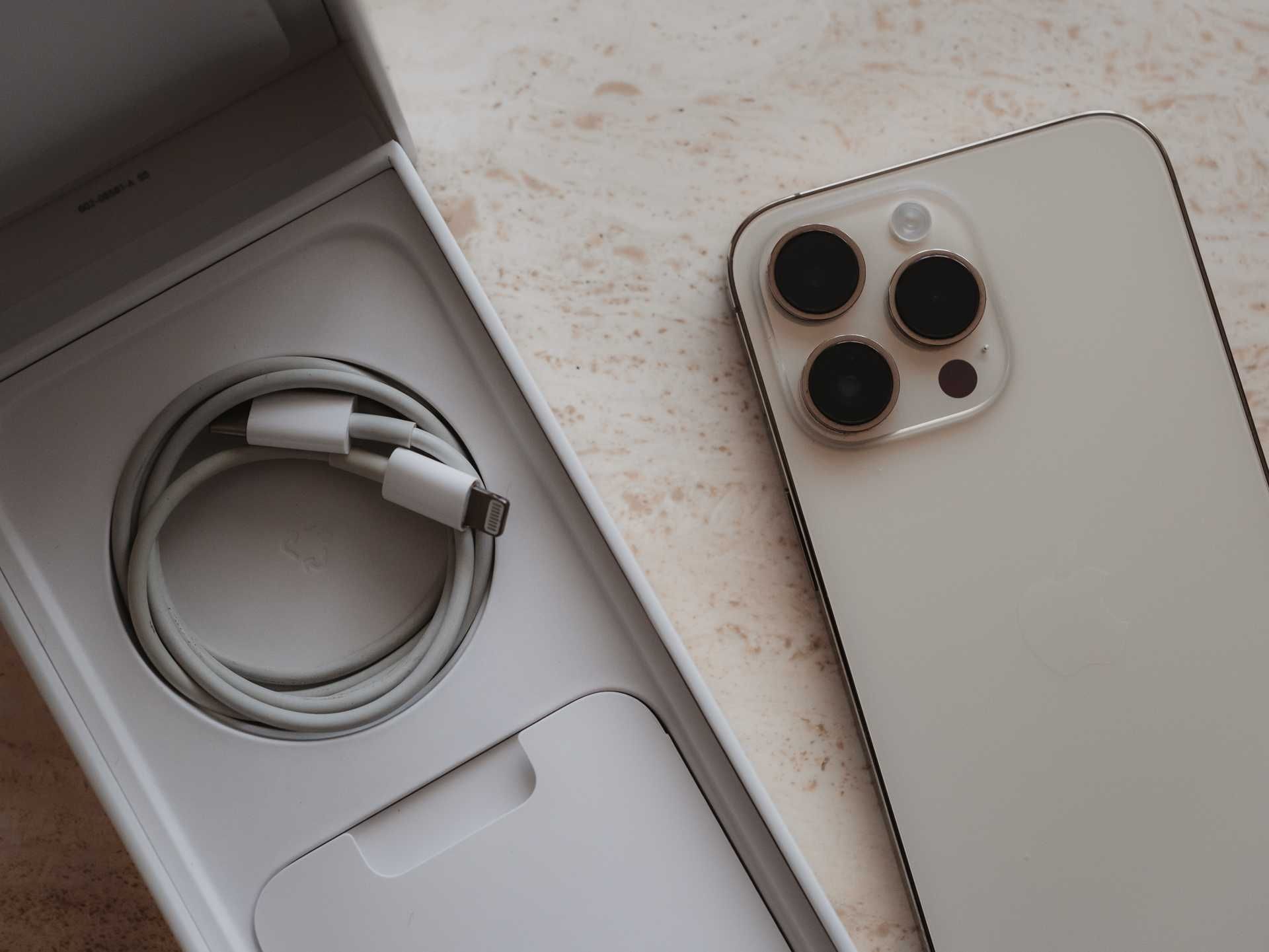 iPhone 14 Pro Max Gold 256GB | Neverlocked | Impecabil + Accesorii