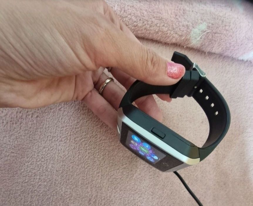 Smartwatch nou la cutie