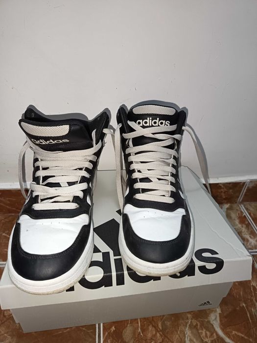 Încălțăminte adidas