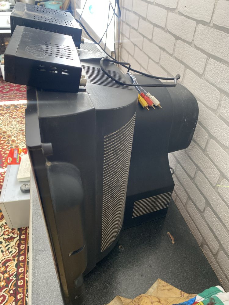 Roison rangli televizor. Rusumi PF-21C300