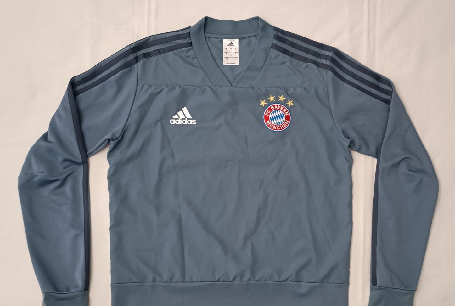 Adidas Bayern Munchen оригинално горнище M Адидас Байерн Мюнхен