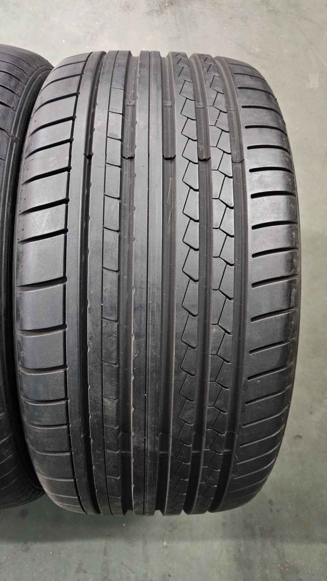 245 35 20/ 275 30 20 Dunlop Vara