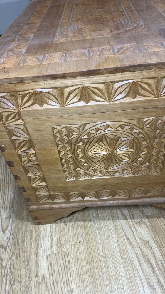 Cutie decorată din lemn de cedru