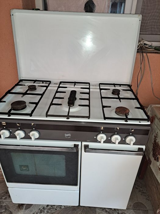 Vand aragaz cu 5 ochiuri si cuptoruptor in stare foarte buna