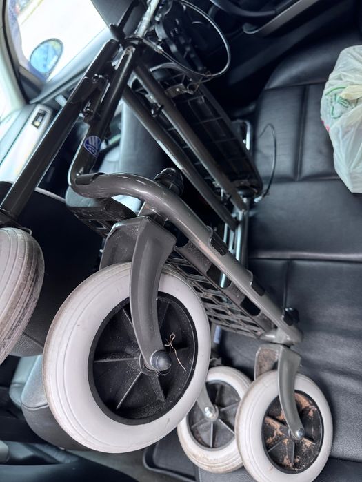 Scaun cu rotile Pentru batrani