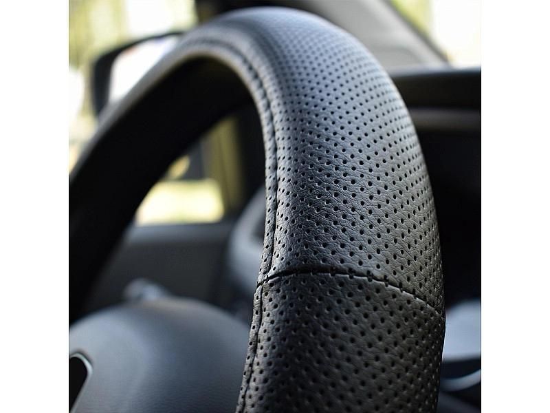 Калъф за волан от естествена перфорирана кожа 36-40см.