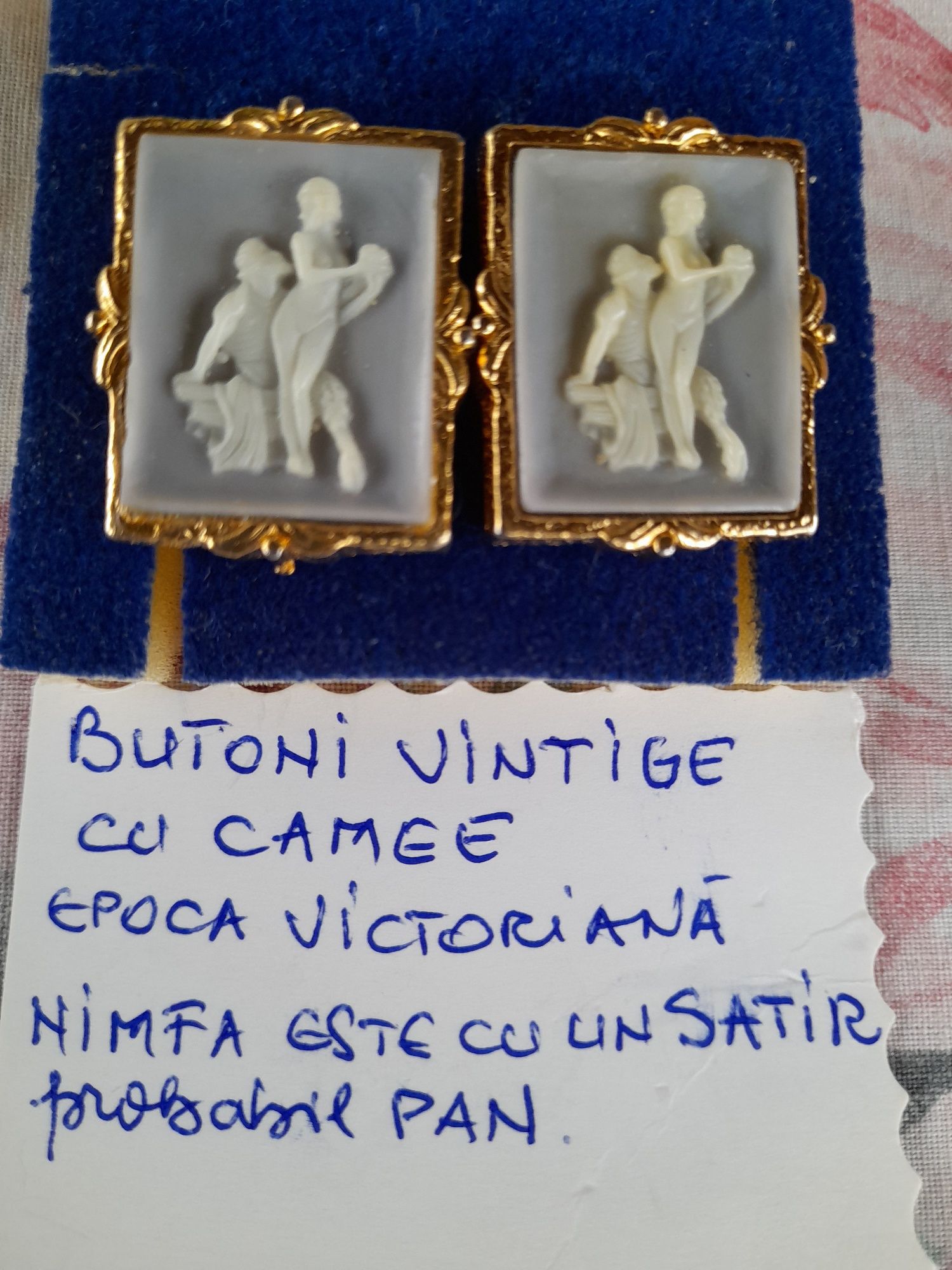 Butoni vintage cu Camee Epoca Victoriana