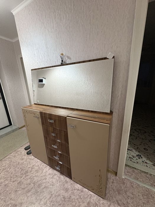 Шкаф -комод с зеркалом