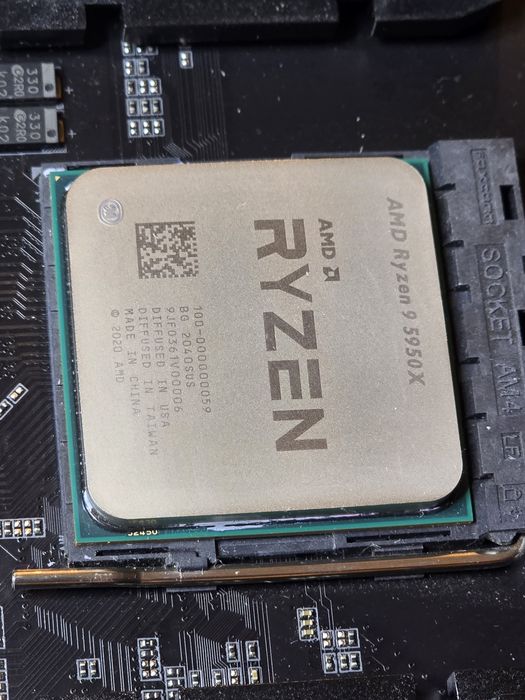 Vand procesor Ryzen 5950x+placă de bază aorus x570 xtreme