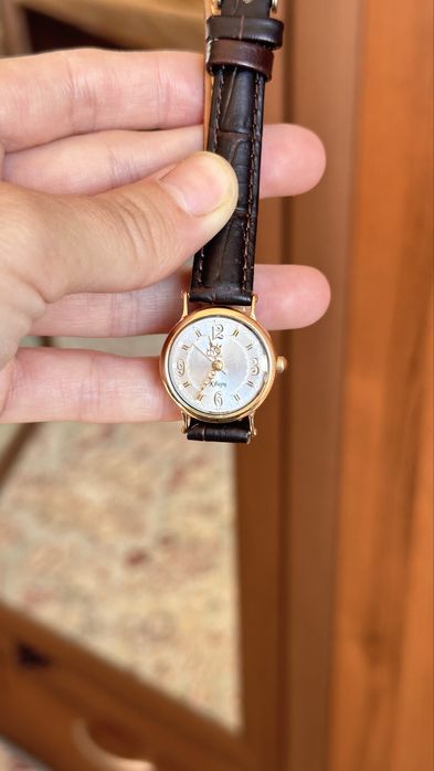 Продам золотые часы Яшма