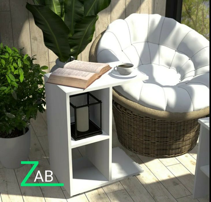 Приставной прикроватный столик.