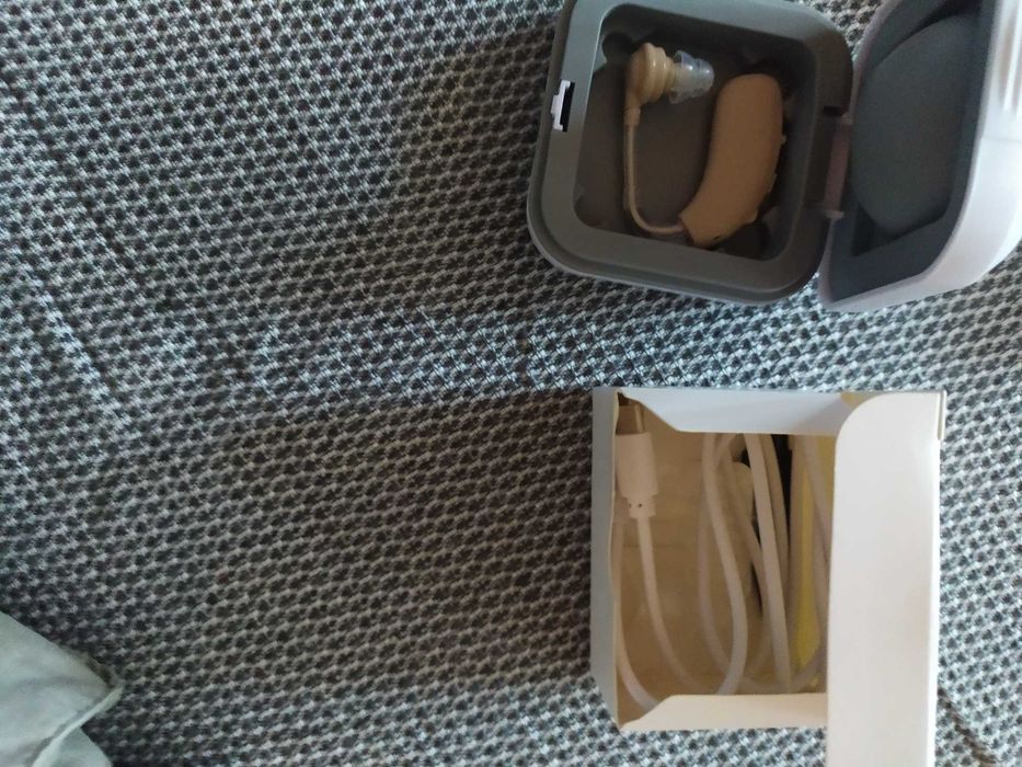 Слухов апарат Axon HEARING AID