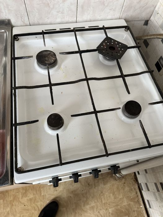 Газ плита , чешская в отличном состоянии