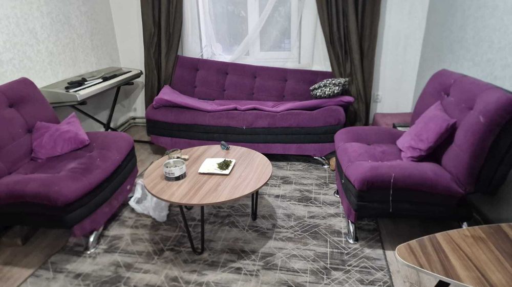 Отдам бесплатно диван и 2 кресла