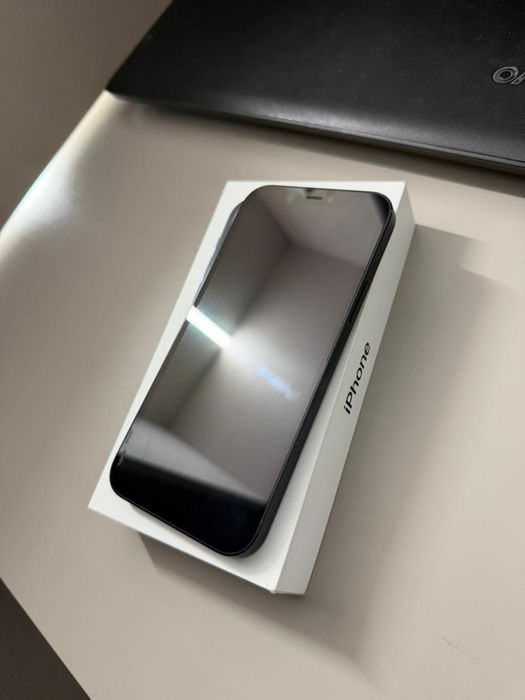 Продается Айфон 12, память 128 гб,