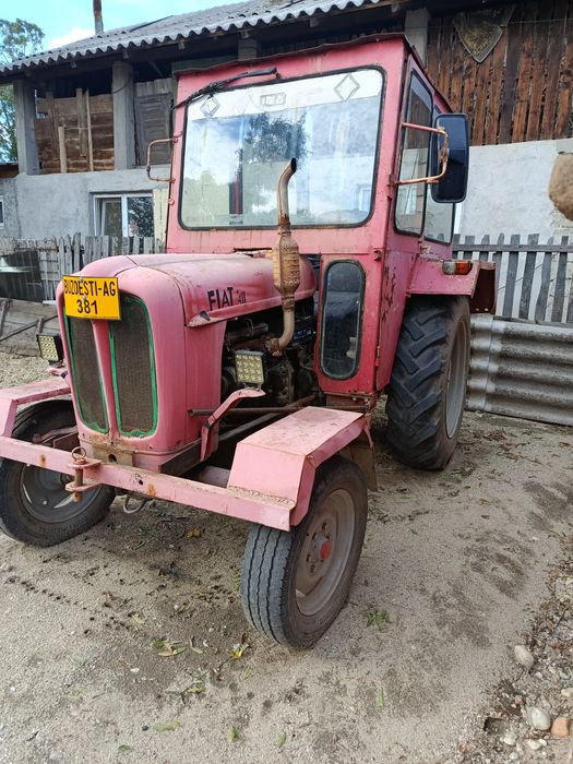 Vând tractor fiat