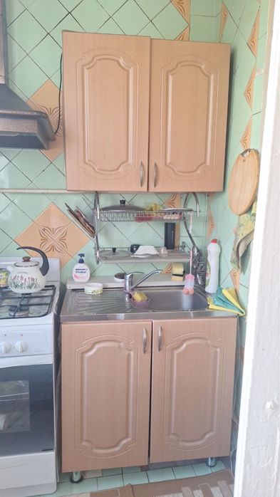 Кухонный гарнитур с раковиной б/у в хорошем состоянии