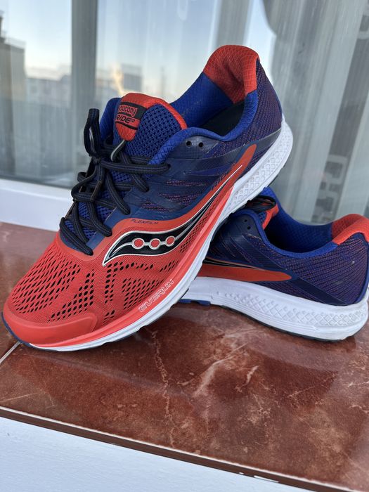 Vand adidasi Saucomy masura 46 , ca noi