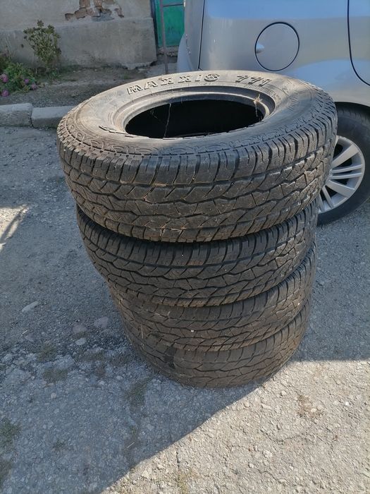 Гуми Максис 235/75 R15