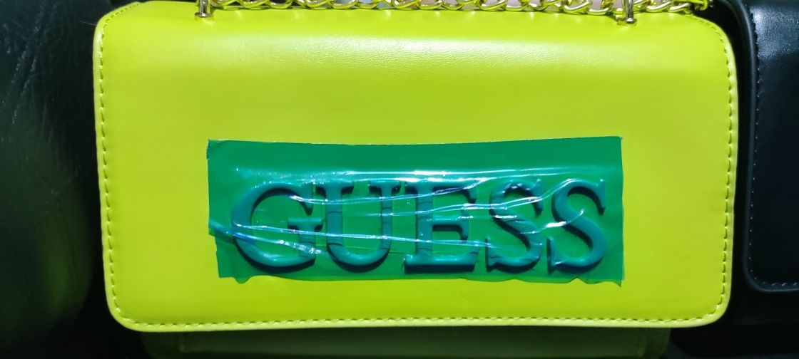 Дамска чанта Guess