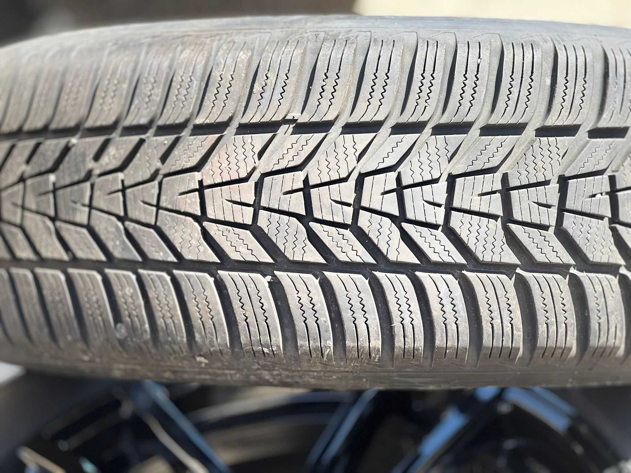 Зимни гуми 215 60 17 Hankook DOT 3923 грайфер 7мм без лепенки и фитили