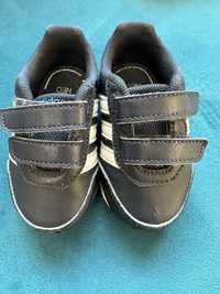 Бебешки маратонки Adidas 19 размер