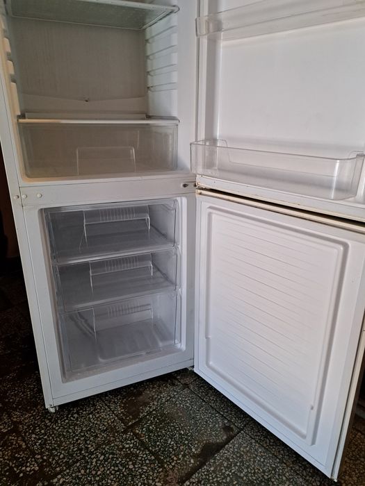 Хладилник с фризер