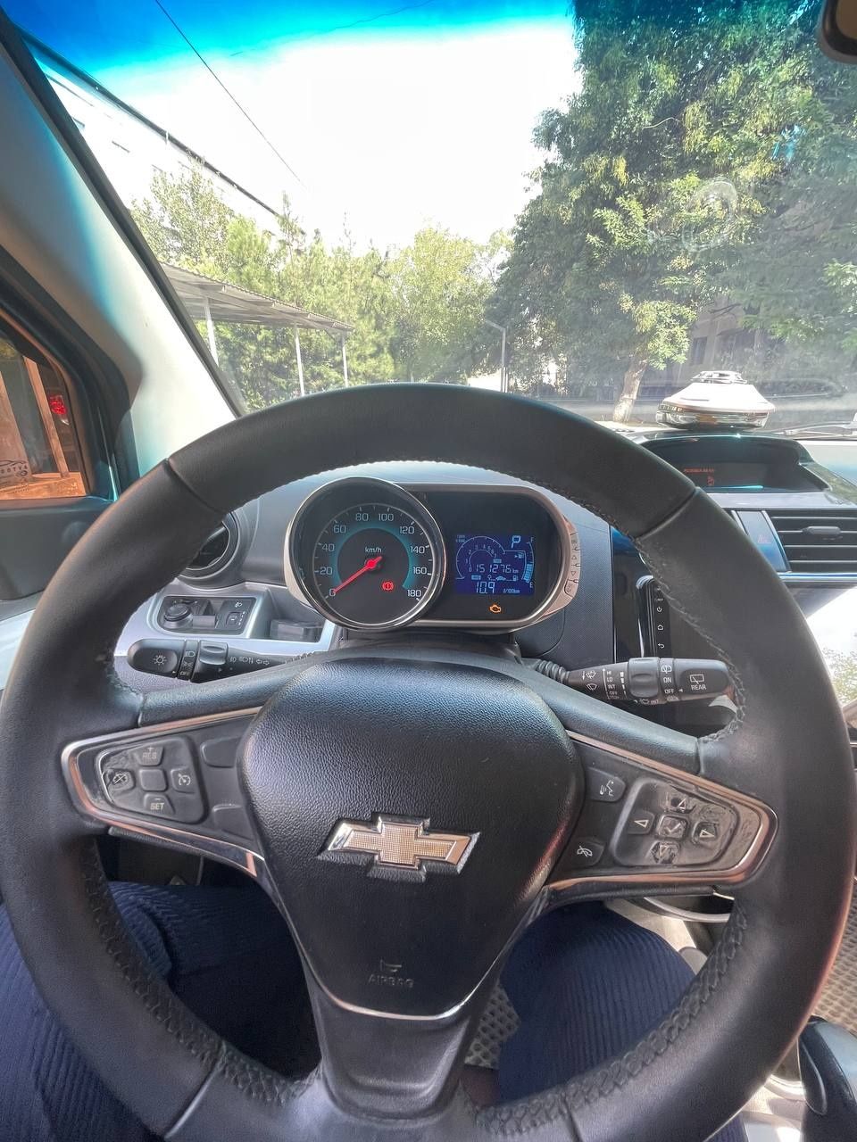 Chevrolet spark sotiladi