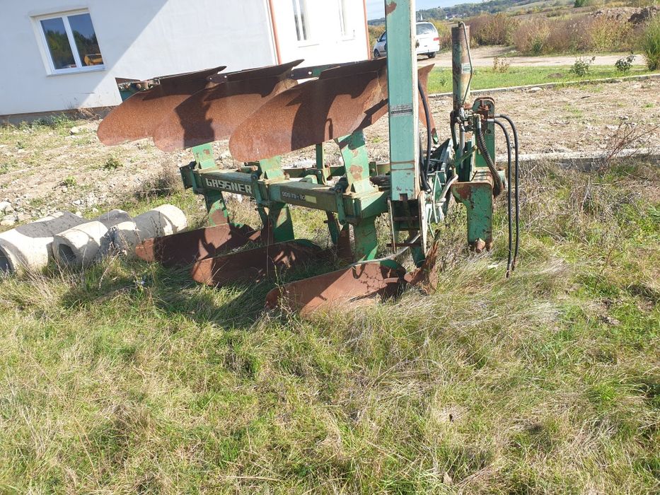 Vând Plug  Reversibil 3 trupite