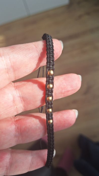 Гривна с конец и златни топчета