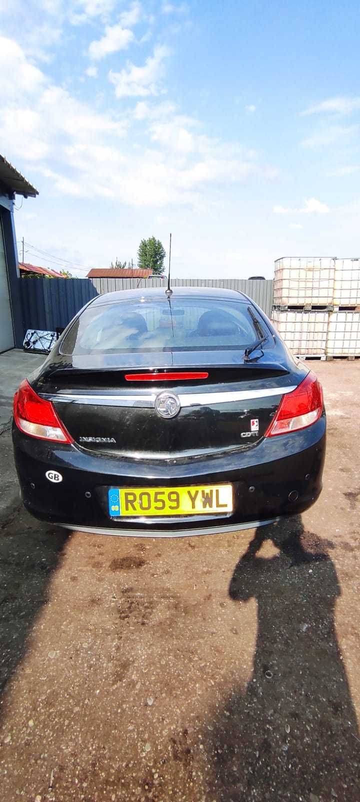 Dezmembrez Opel Insignia A 2.0CDTi an 2010 cod motor A20DTH