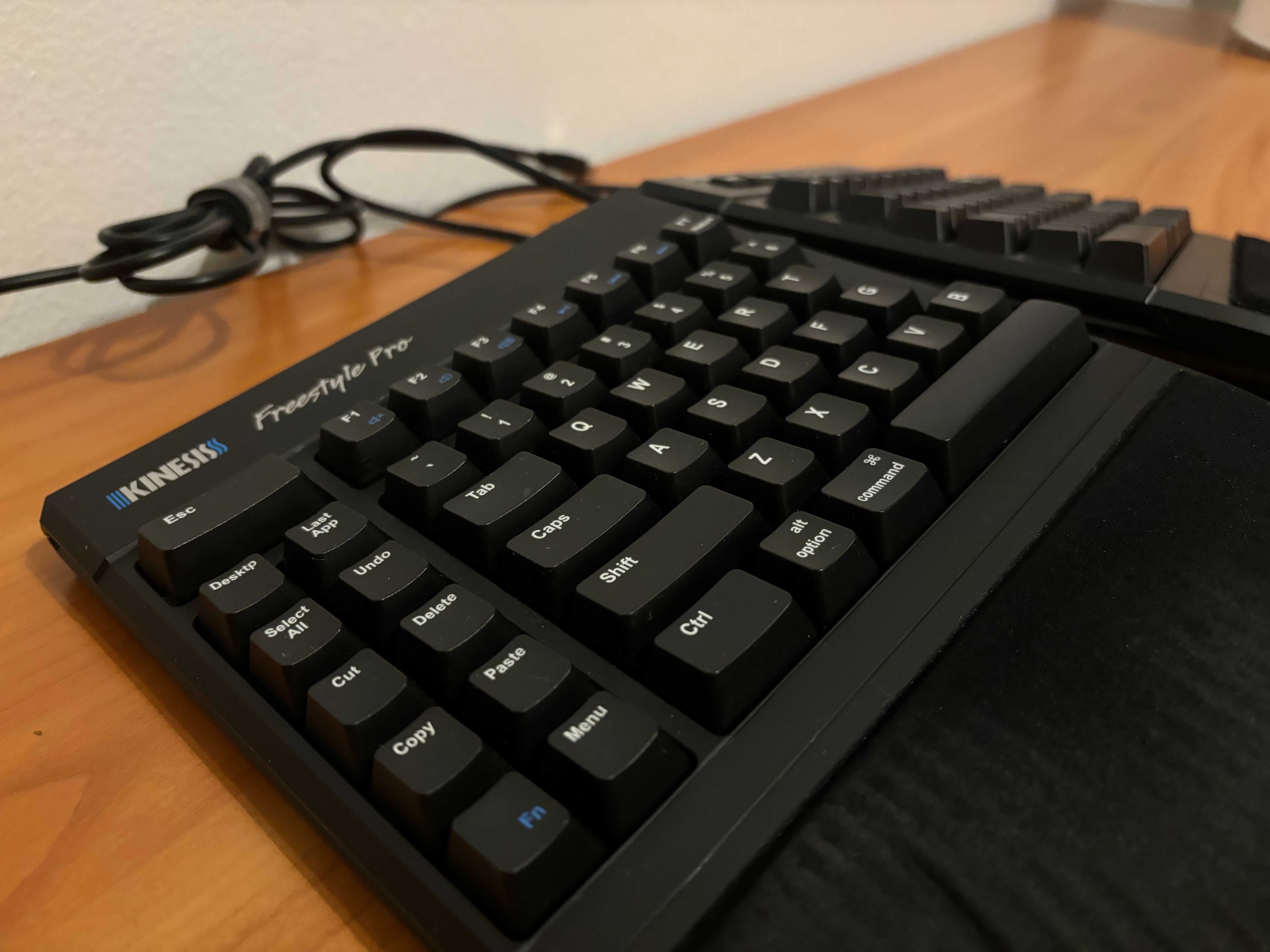 Клавиатура KINESIS Freestyle Pro