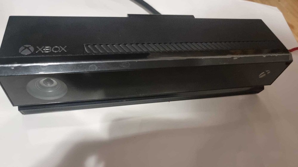Consola XBox One 1 Tb + Kinect + 2 controllere + stare foarte buna.