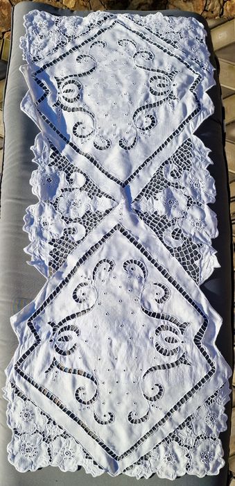 Broderie manuala stare foarte buna