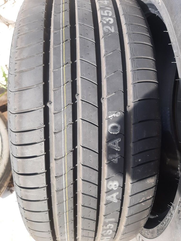 Продам шины 235/45/18 кумхо экстра