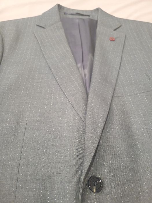 Продам костюмы мужские.