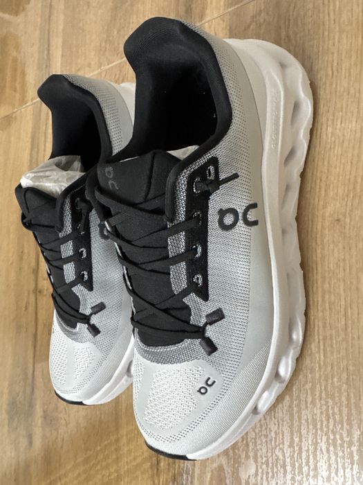 Кроссовки женские