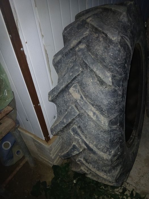 Vând cauciuc tractor OZKA 14.9-28