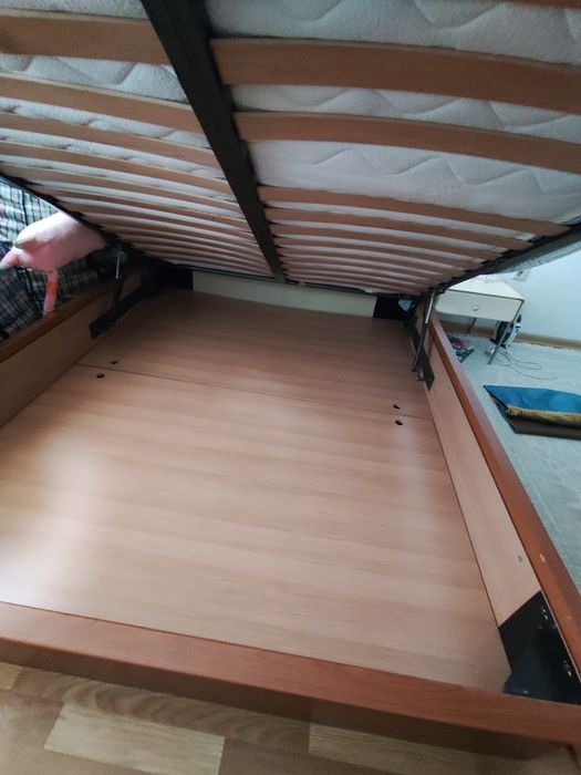 Спальная кровать БУ Италия