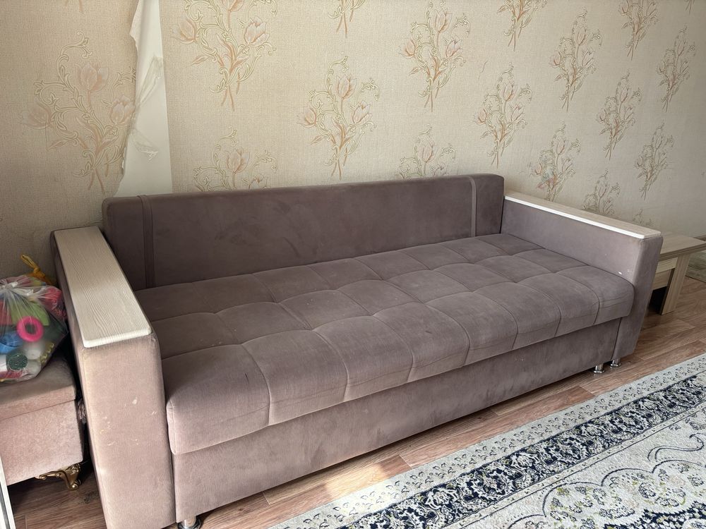 Продам диван в хорошем состояние