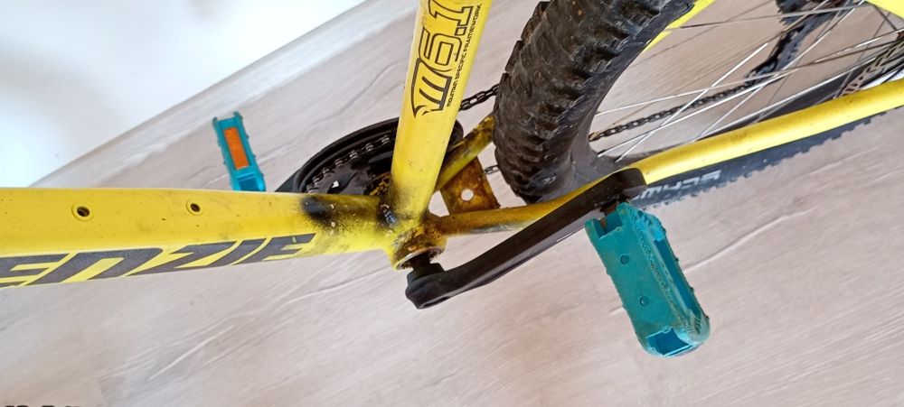 Bicicletă custom Hardtail-DH