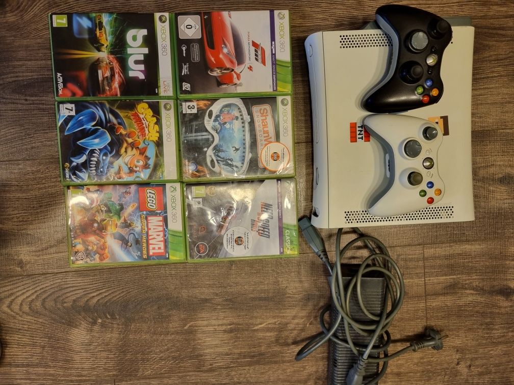 Vand xbox 360 folosit cu 6 jocuri