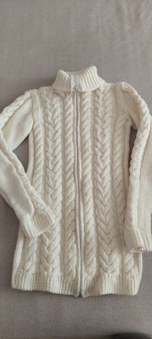 Пуловери ръчно изплетени