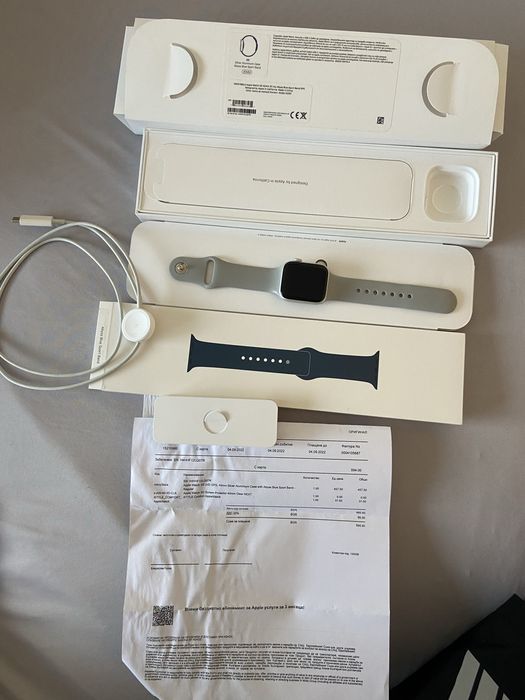 Часовник apple Iwatch SE кутия зарядно касова бележка