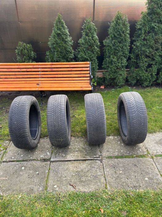 Vând set de 4 anvelope ALL SEASON 225/55 R18, stare bună