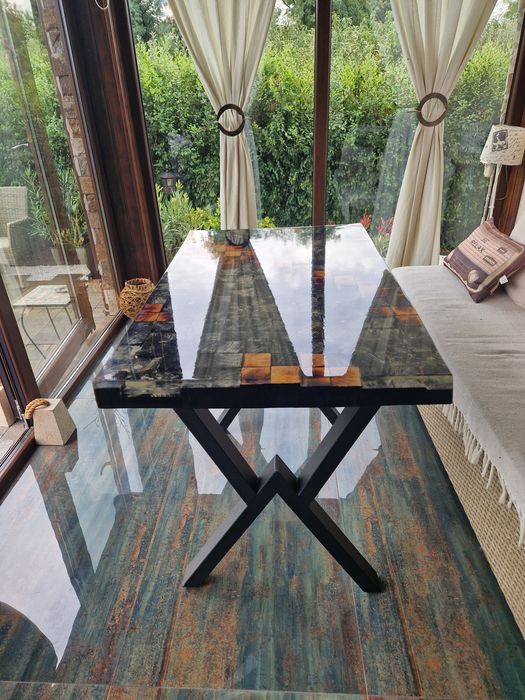 Vând masa cuburi lemn acoperita rasina epoxidica dimensiuni 62x104x79