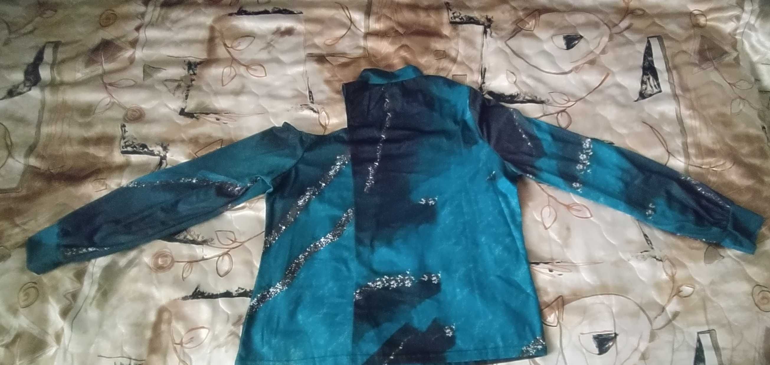 Синя блуза с паднало рано