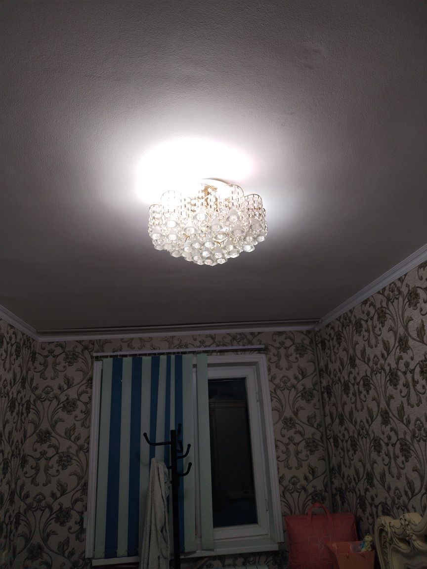 Люстра в хорошем состояний