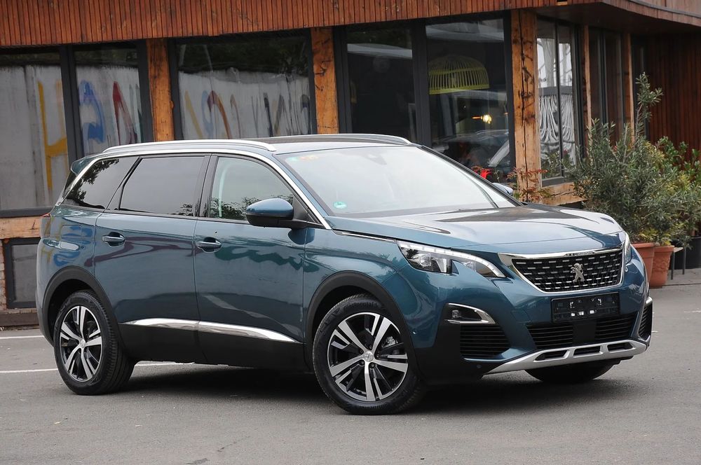 Peugeot 5008 Allure 7 locuri 2020 1.5dCi 131 CP E6 6 trepte Clima Navi Camera LED