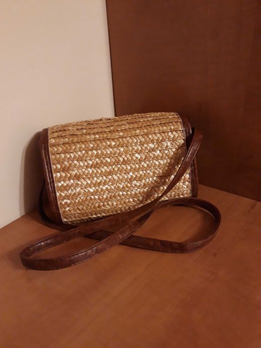 Дамска чанта с дълга дръжка